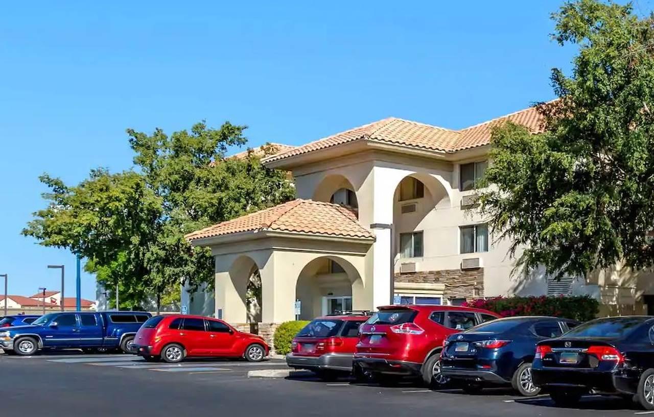 Comfort Inn & Suites Phoenix North - Deer Valley Екстериор снимка