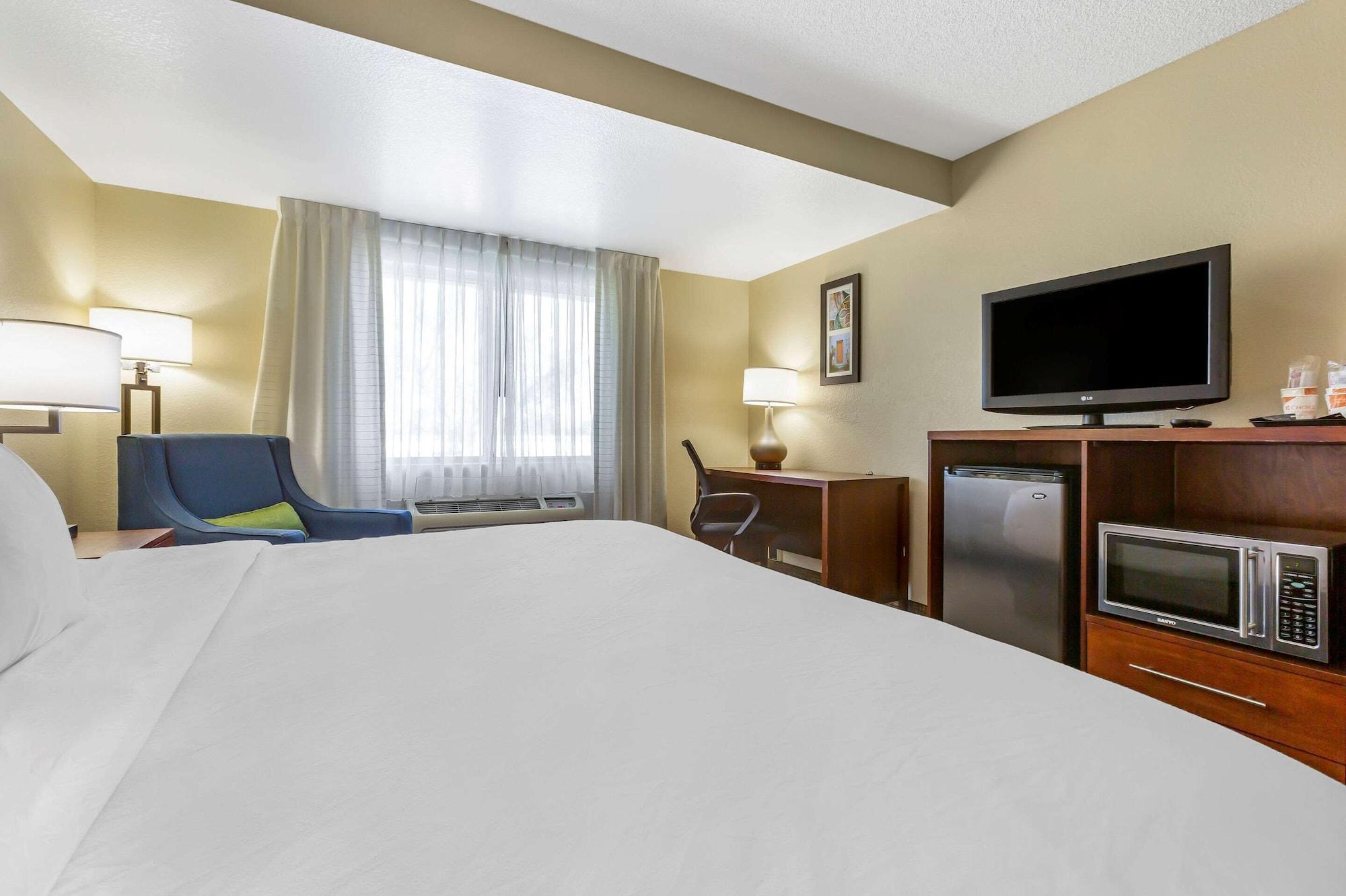 Comfort Inn & Suites Phoenix North - Deer Valley Екстериор снимка