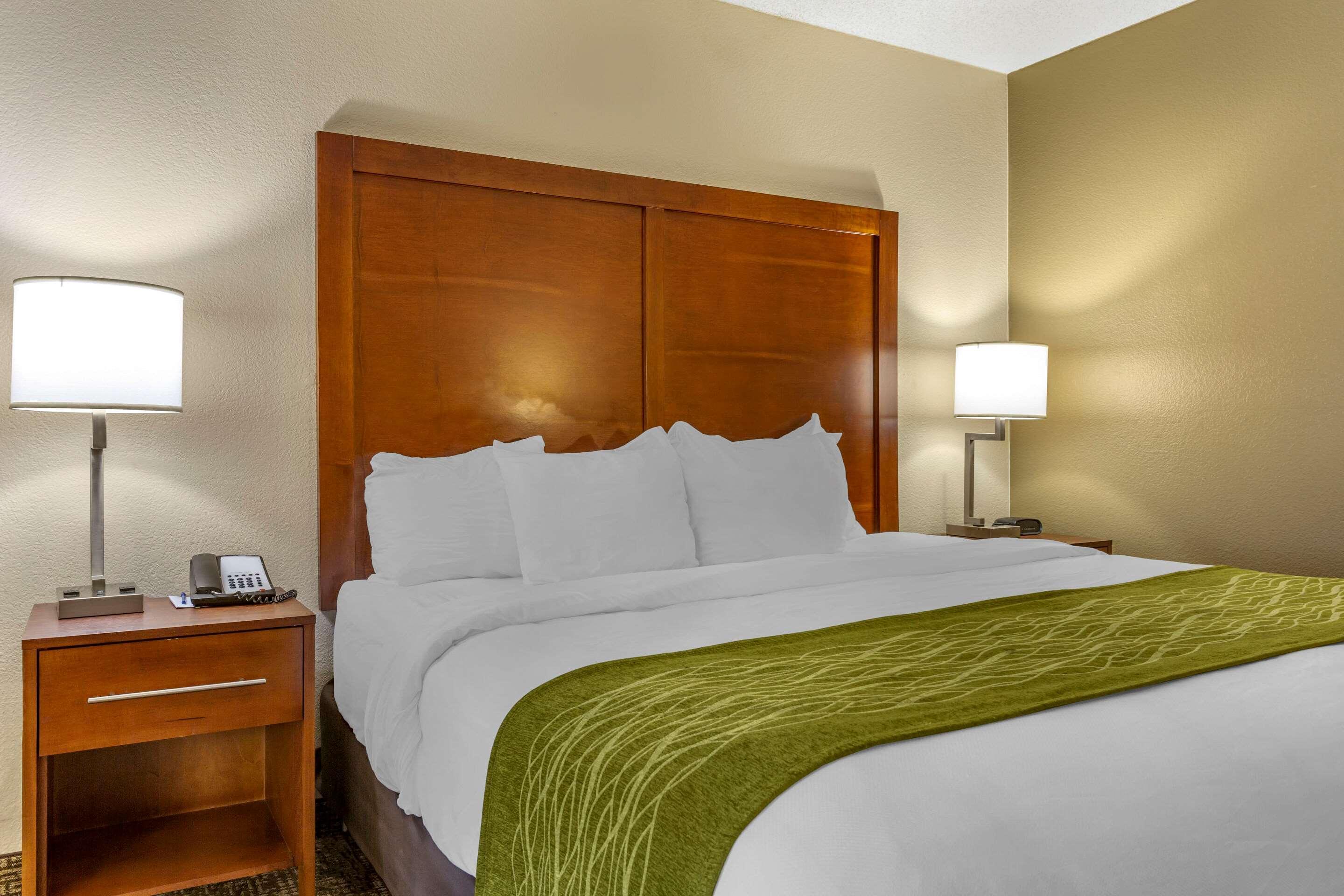 Comfort Inn & Suites Phoenix North - Deer Valley Екстериор снимка