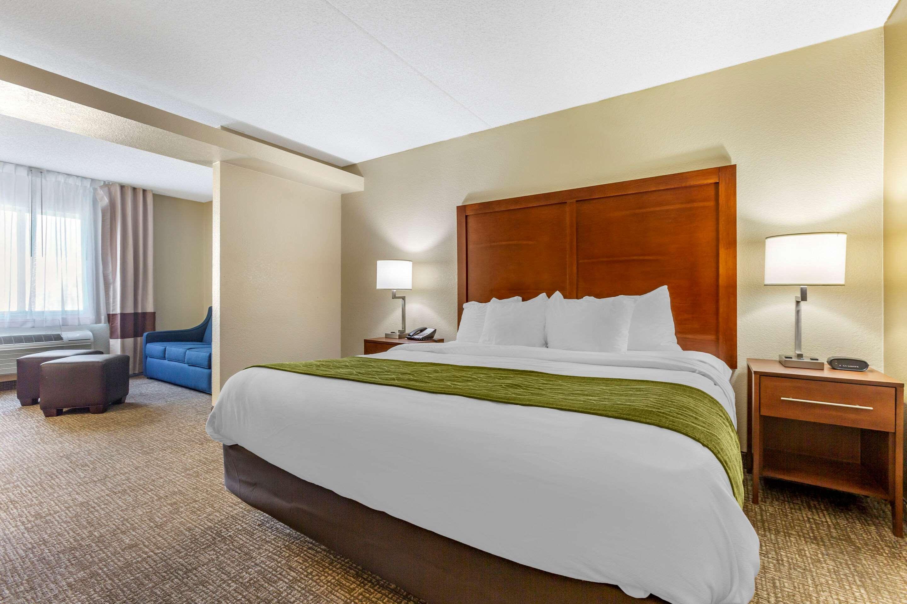 Comfort Inn & Suites Phoenix North - Deer Valley Екстериор снимка