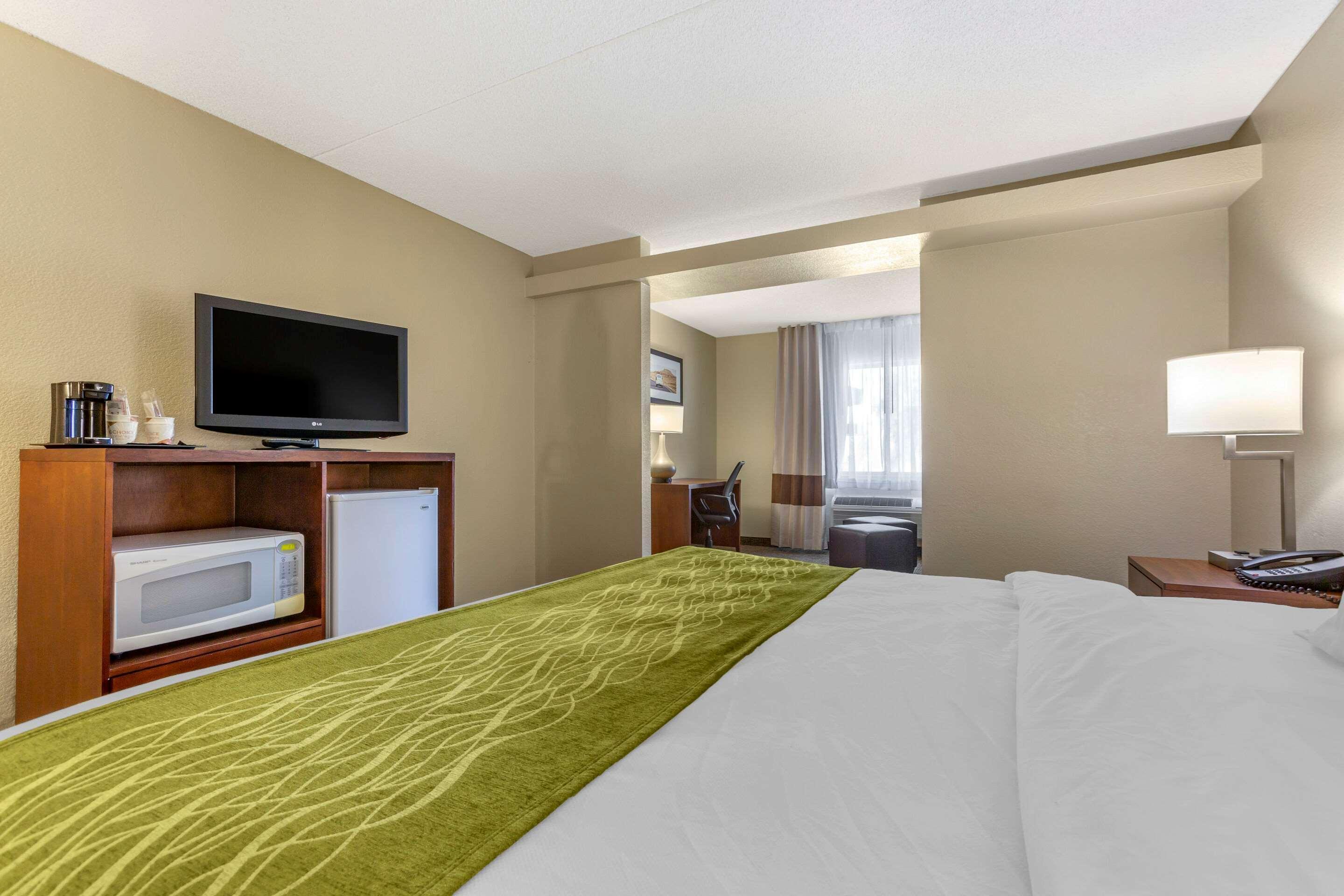 Comfort Inn & Suites Phoenix North - Deer Valley Екстериор снимка
