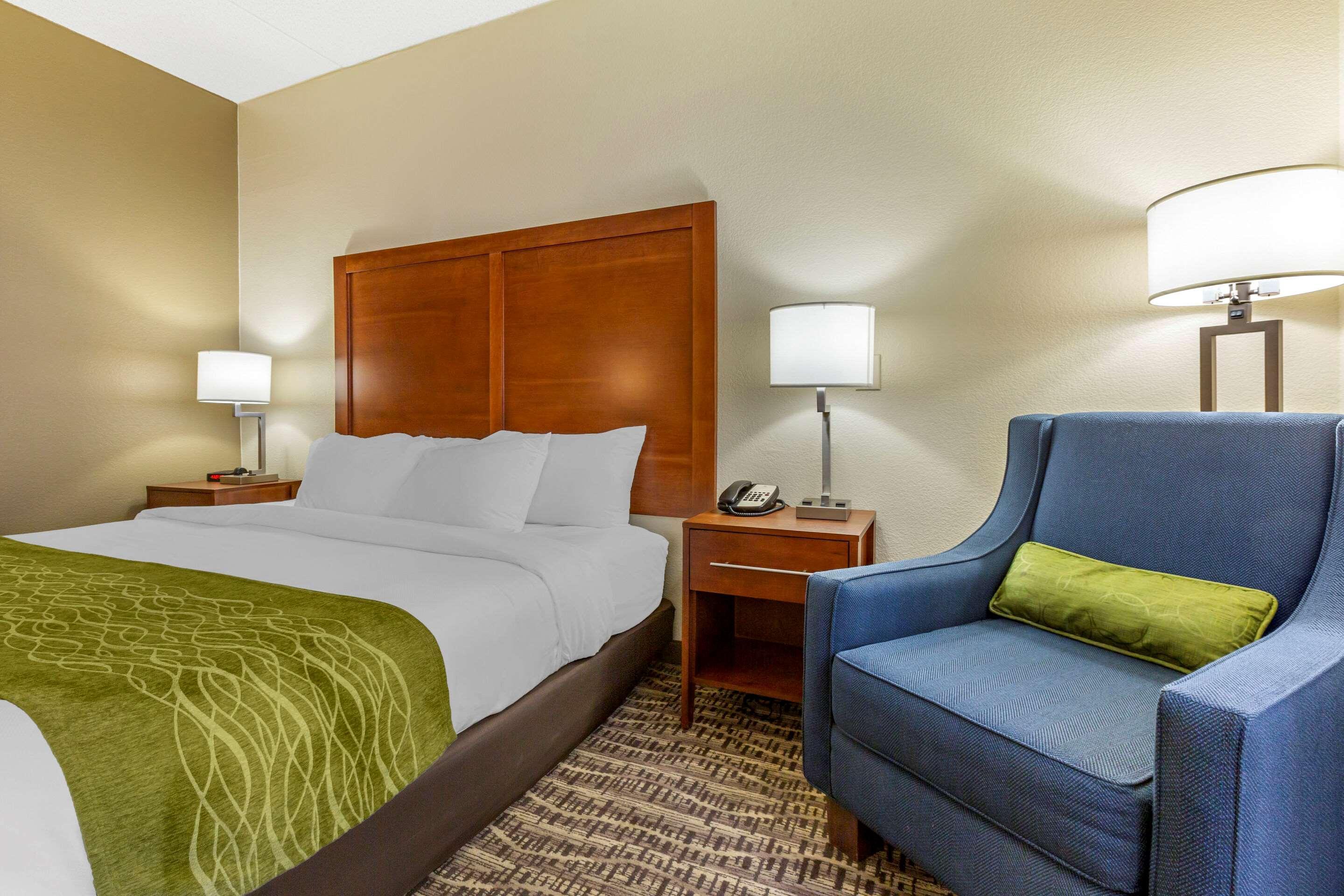 Comfort Inn & Suites Phoenix North - Deer Valley Екстериор снимка