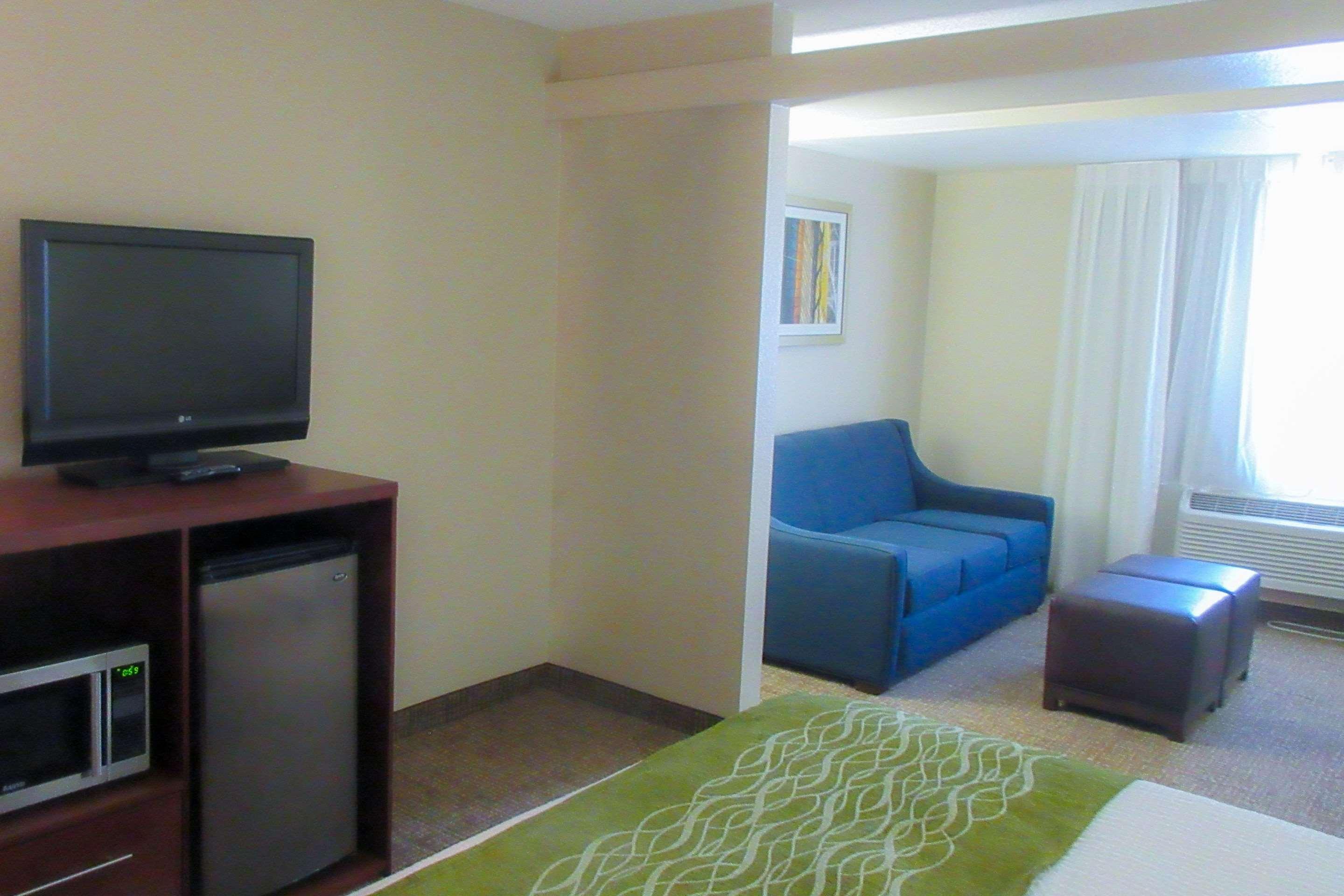 Comfort Inn & Suites Phoenix North - Deer Valley Екстериор снимка
