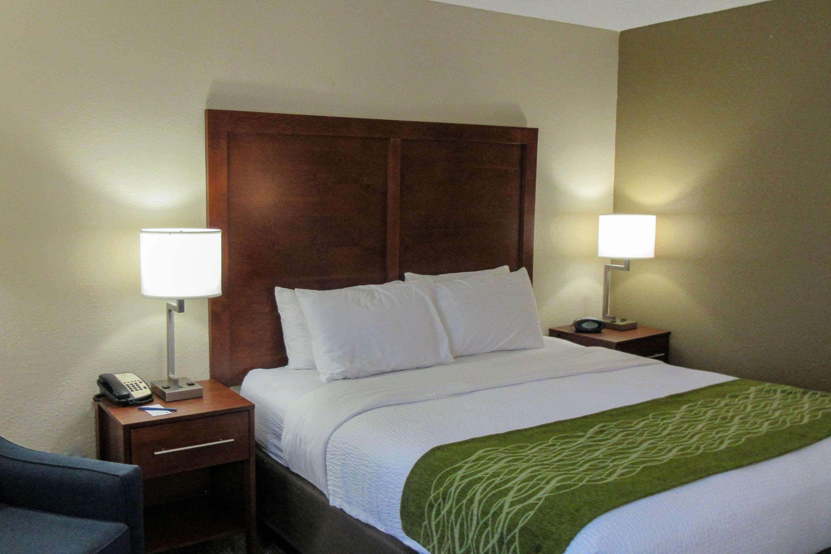 Comfort Inn & Suites Phoenix North - Deer Valley Екстериор снимка