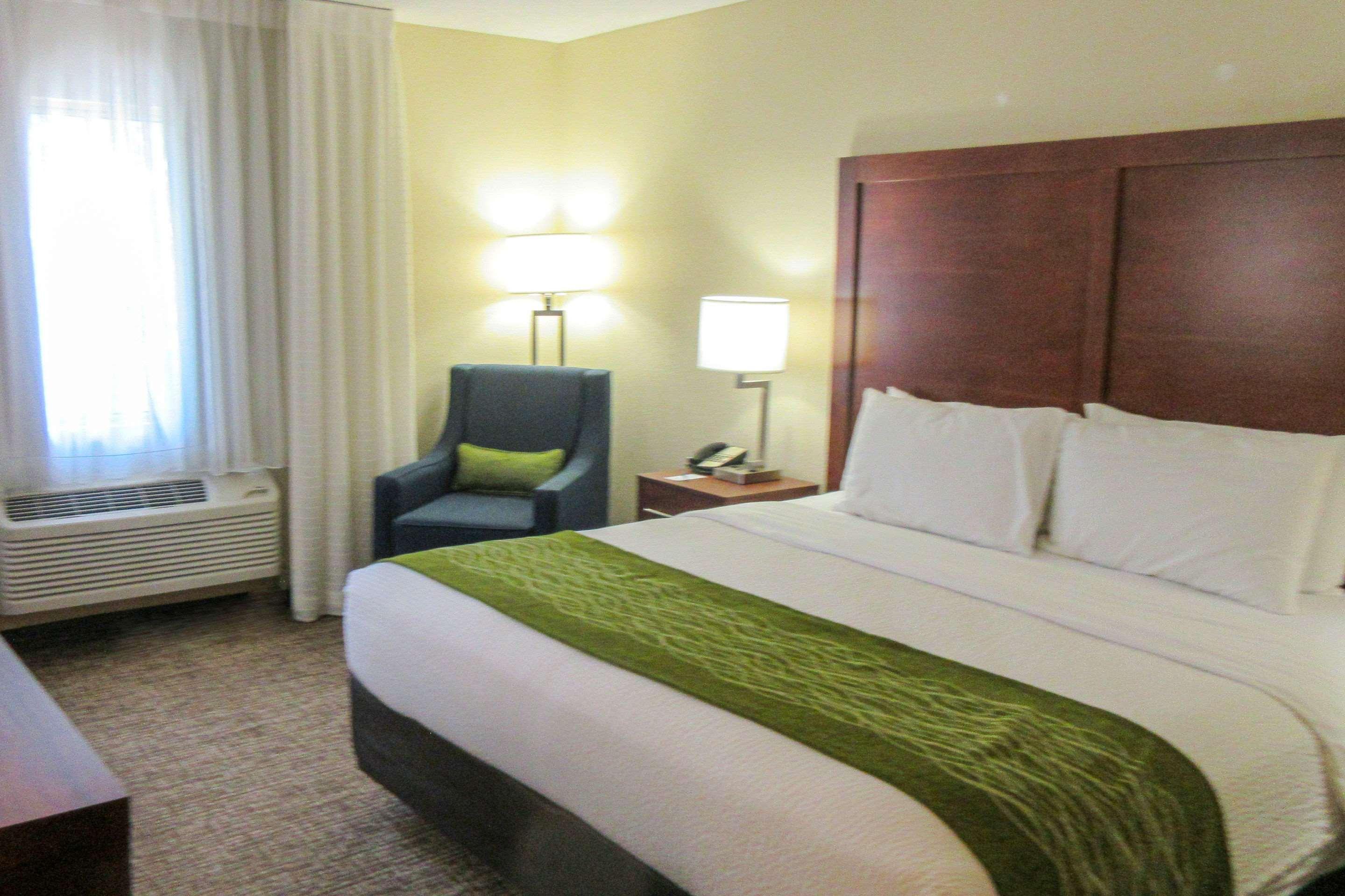 Comfort Inn & Suites Phoenix North - Deer Valley Екстериор снимка