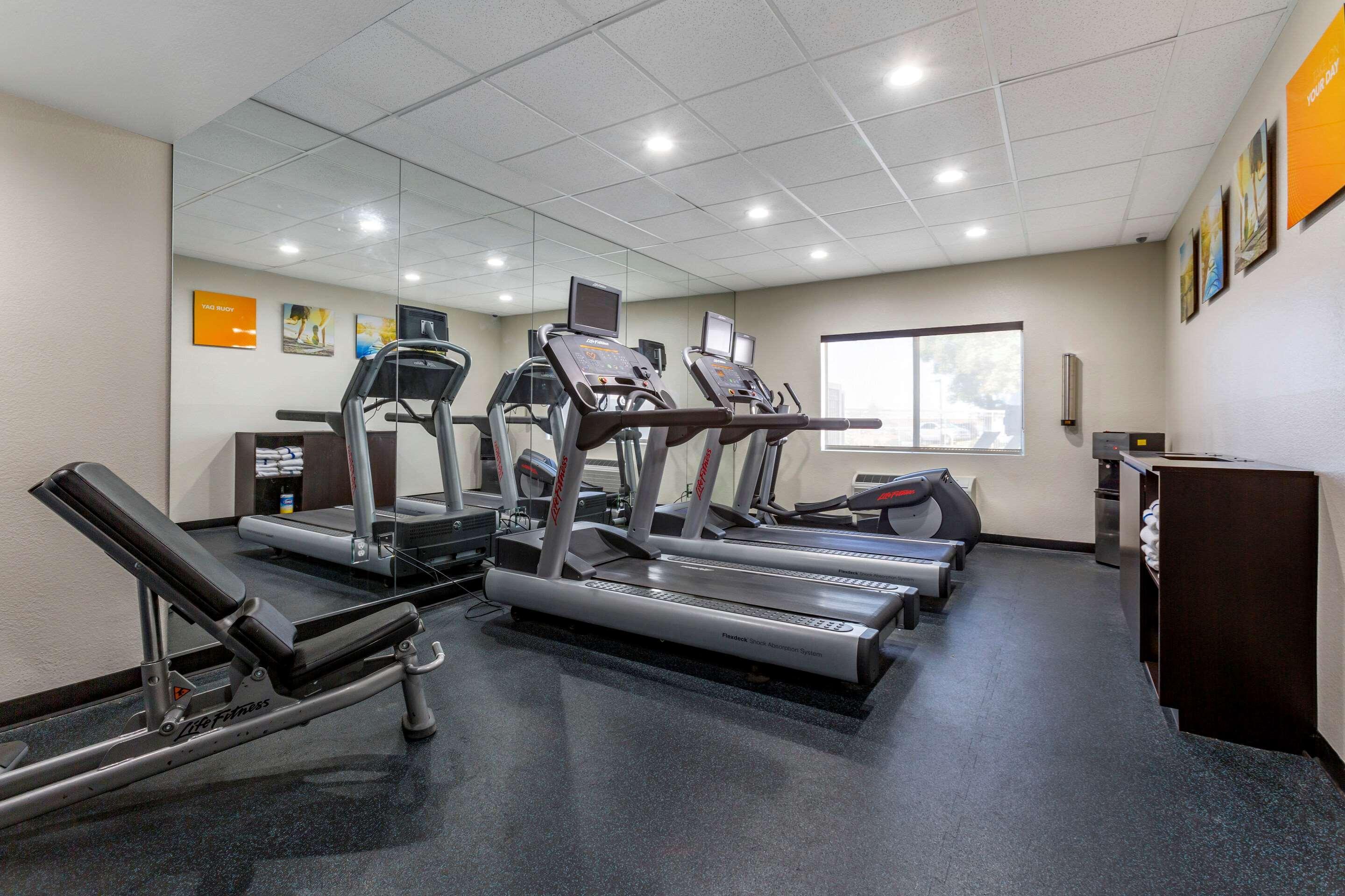 Comfort Inn & Suites Phoenix North - Deer Valley Екстериор снимка