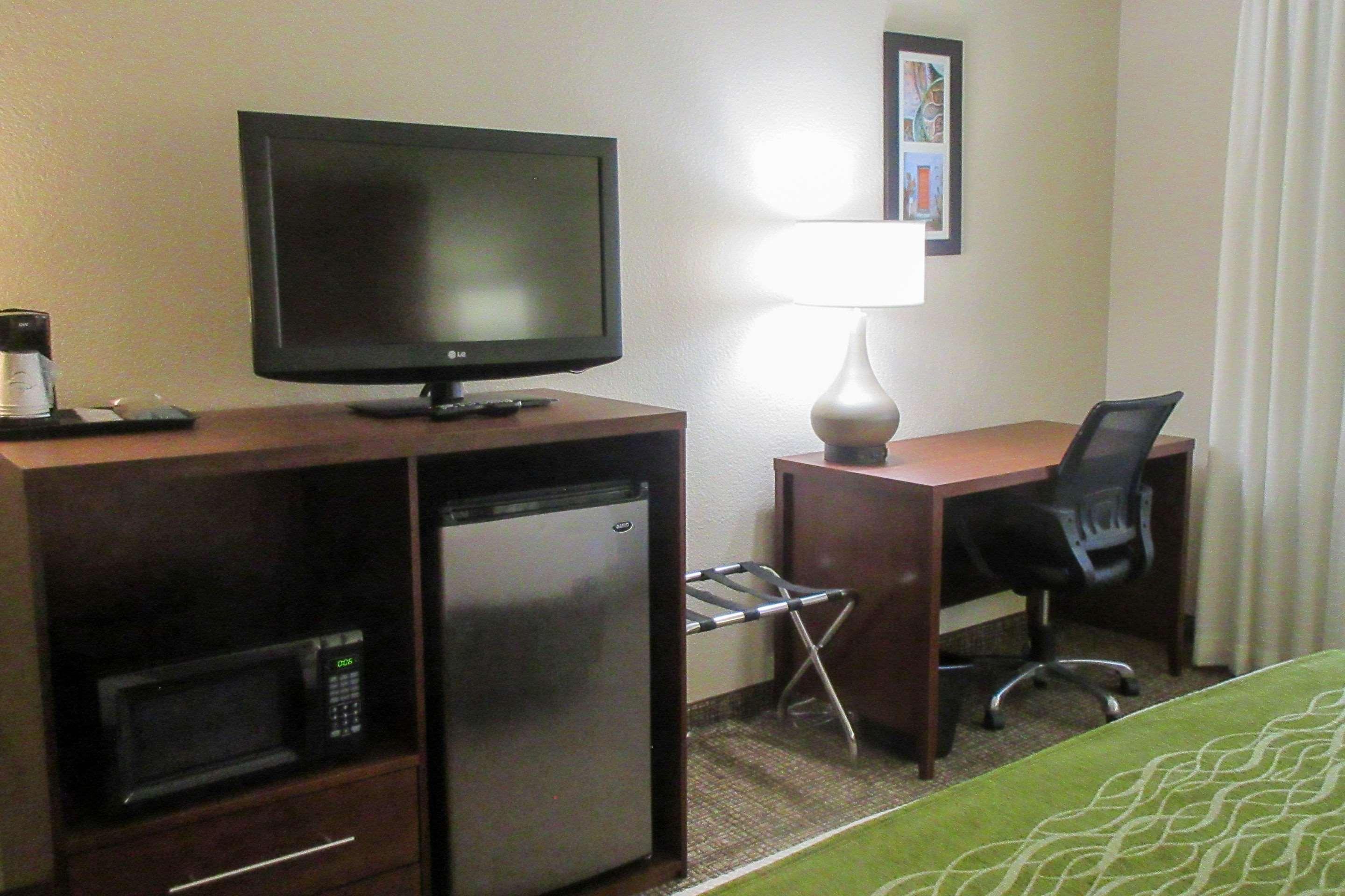 Comfort Inn & Suites Phoenix North - Deer Valley Екстериор снимка