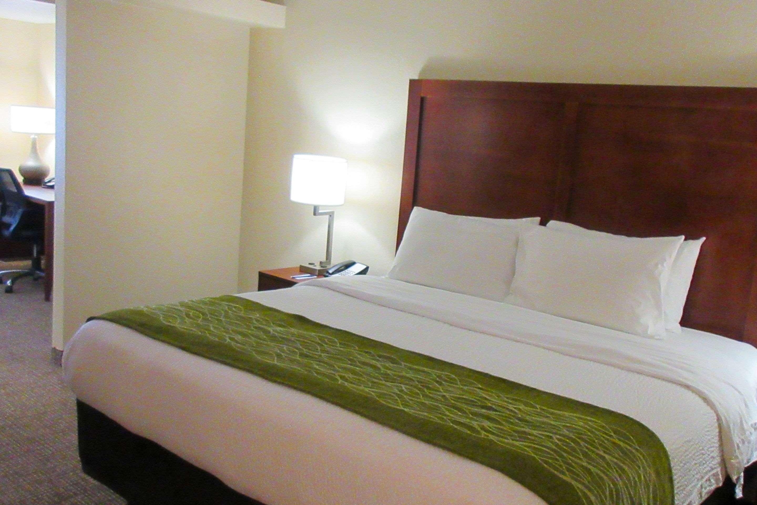 Comfort Inn & Suites Phoenix North - Deer Valley Екстериор снимка