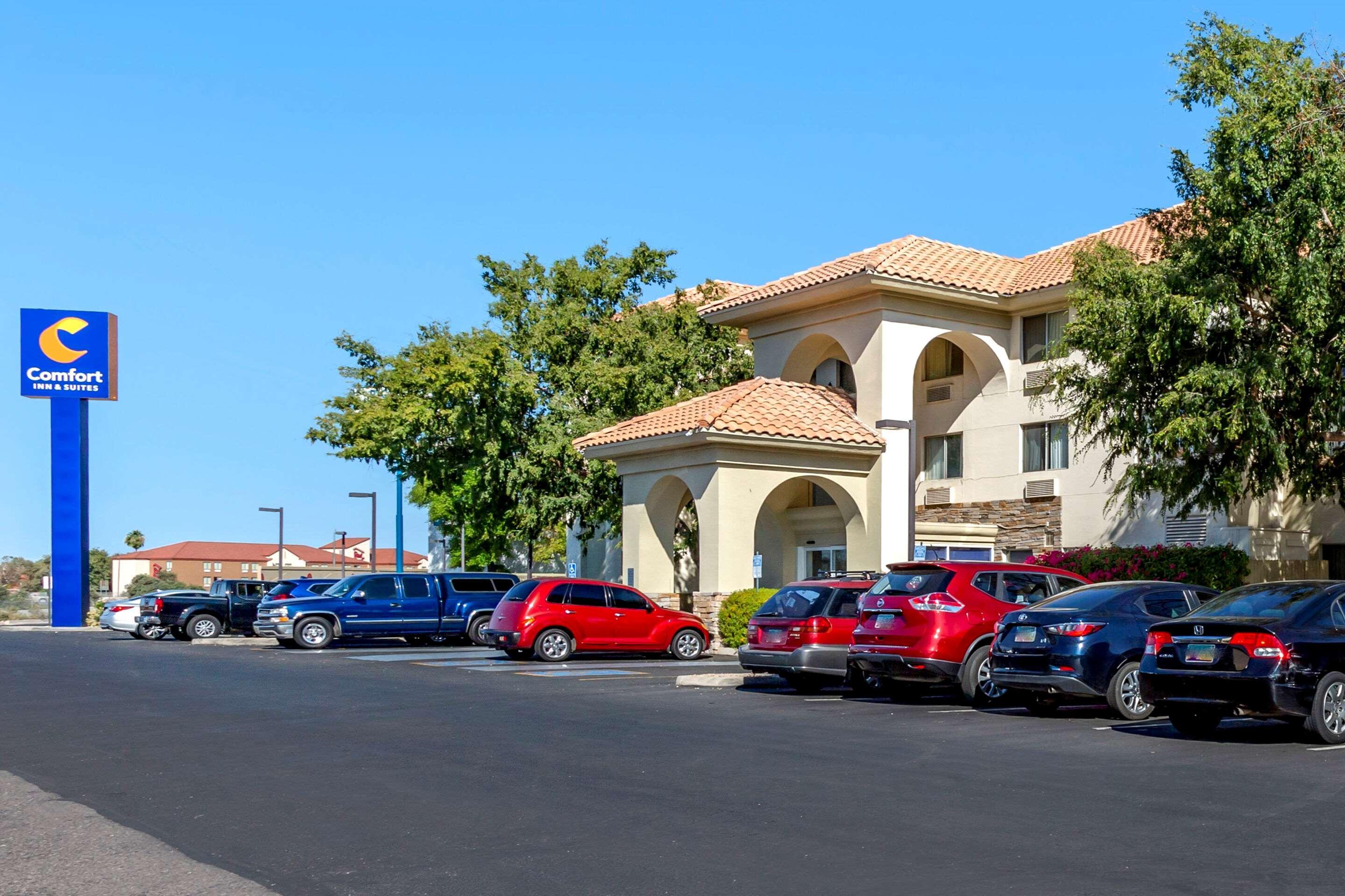 Comfort Inn & Suites Phoenix North - Deer Valley Екстериор снимка