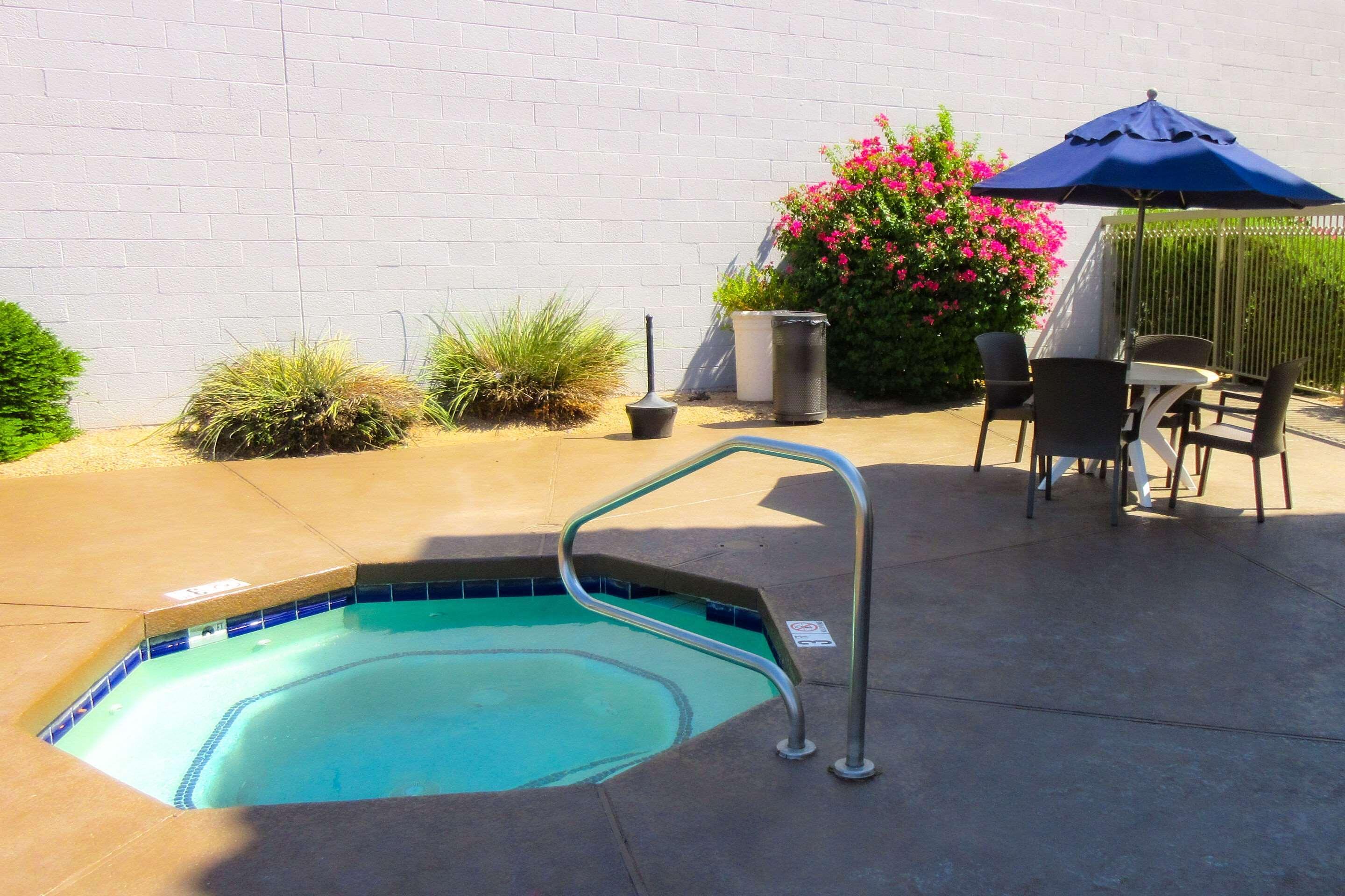 Comfort Inn & Suites Phoenix North - Deer Valley Екстериор снимка
