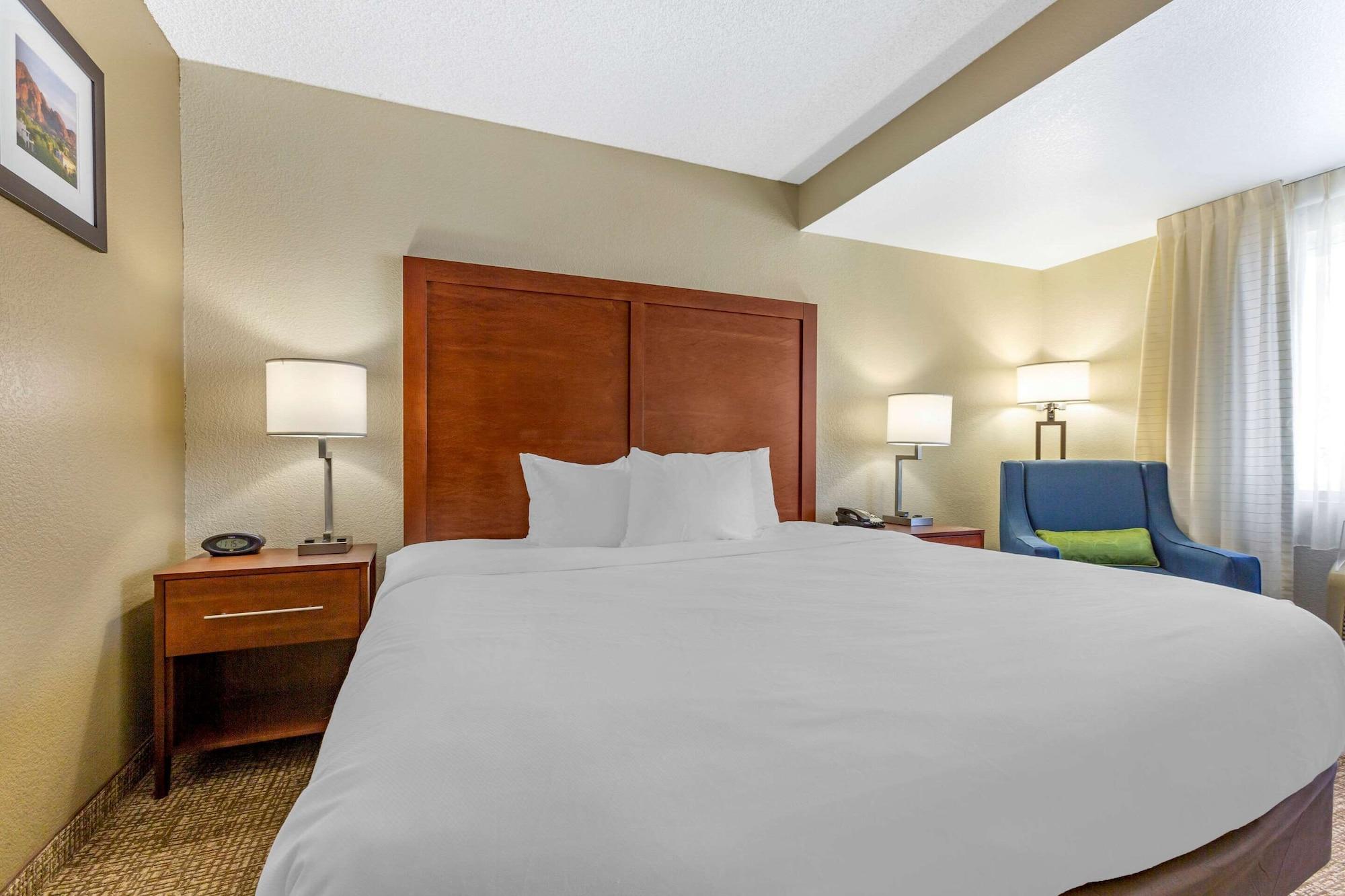Comfort Inn & Suites Phoenix North - Deer Valley Екстериор снимка