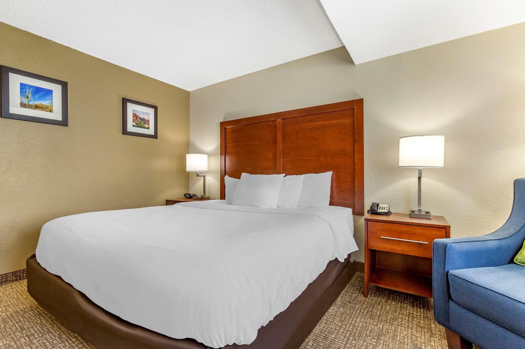Comfort Inn & Suites Phoenix North - Deer Valley Екстериор снимка