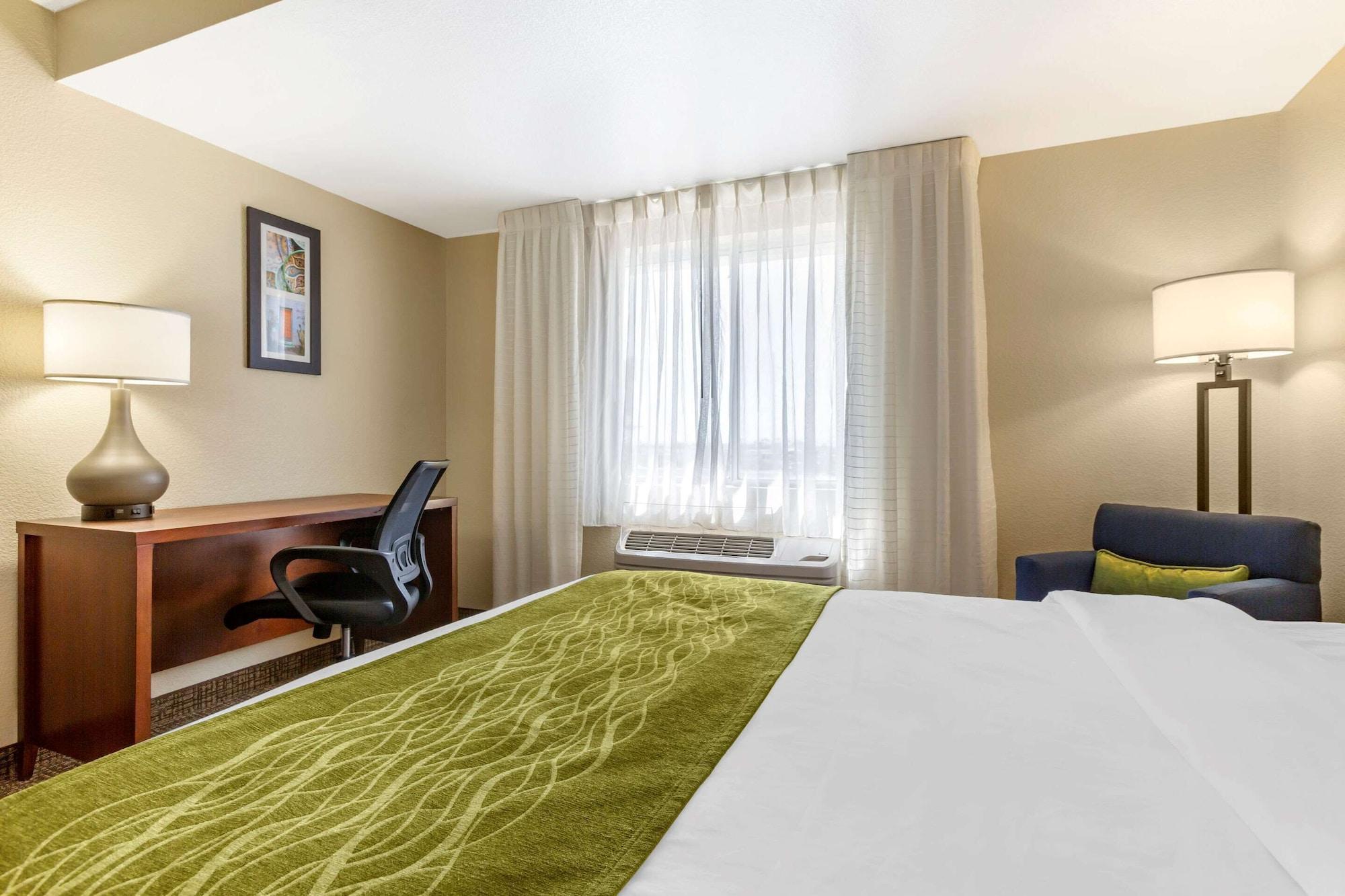 Comfort Inn & Suites Phoenix North - Deer Valley Екстериор снимка